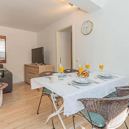 Apartamento Awesome In With Wifi